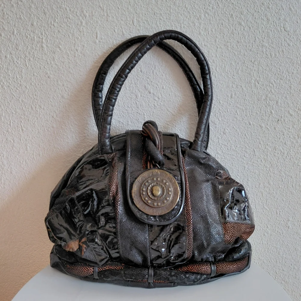 Vintage 1980s Park Avenue Int ? Black Gold Leather Fabrick Handbag Purse .